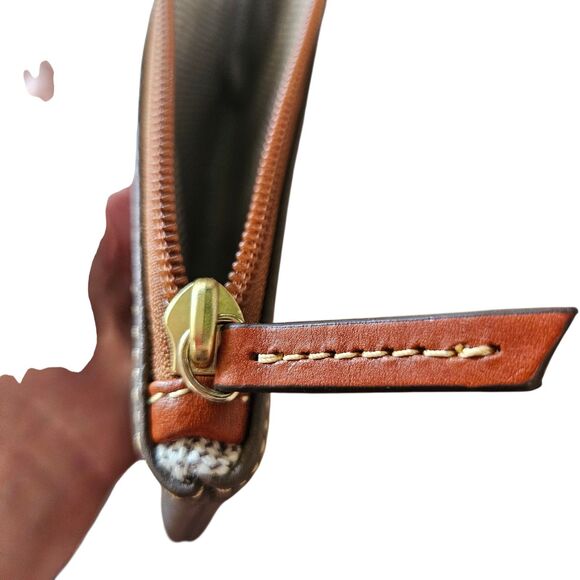 Dooney & Bourke Zip Clutch Bag Taupe Gray Pebble Grain Leather Wallet ID Slot - Picture 5 of 8